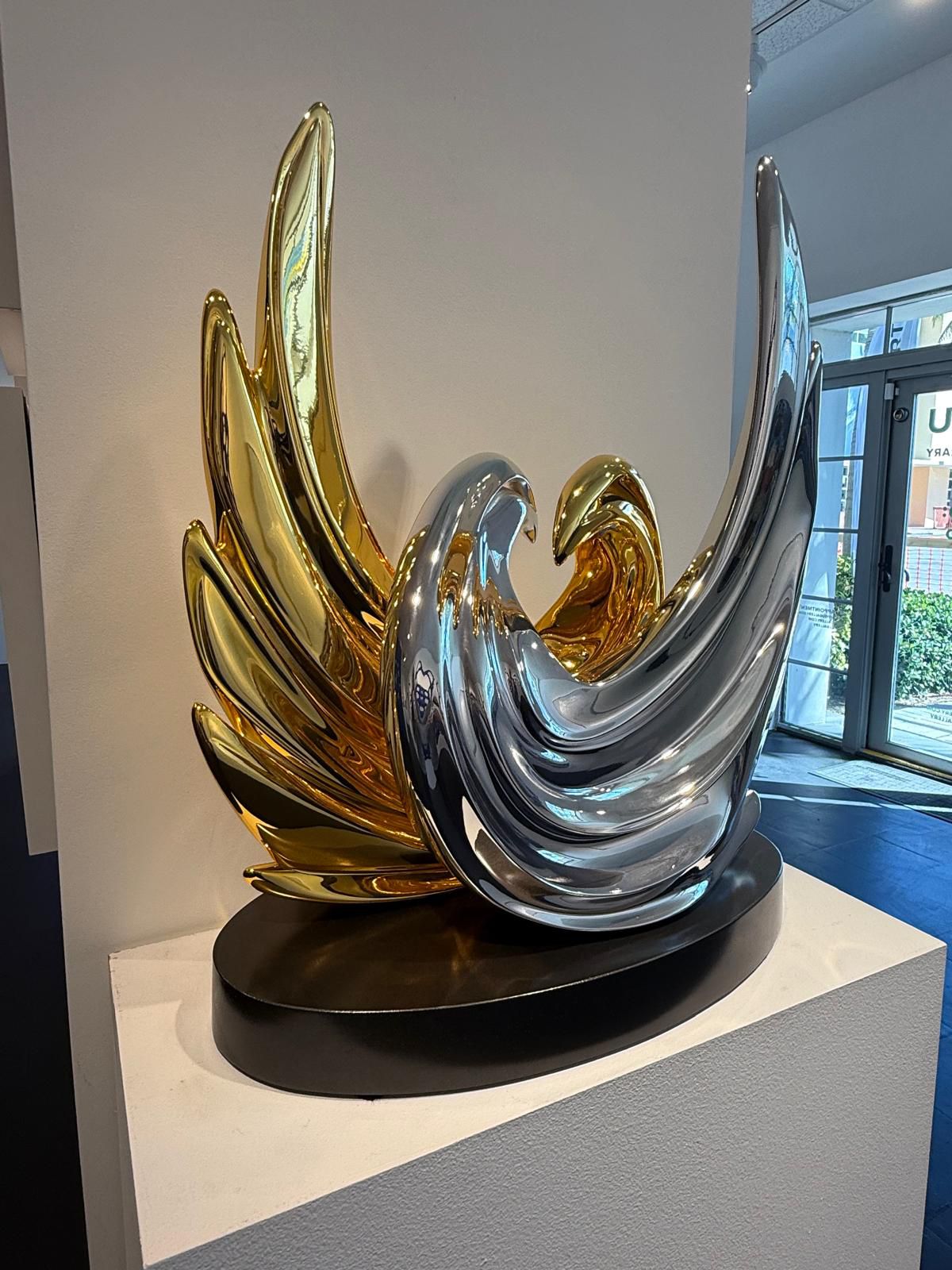 Name: Peace Makers (medium Size)
Medium: Fiberglass + Chrome finishing + Concrete Base
Size: 29 x 13 x 24 in.
Edition of 8
Year: 2024